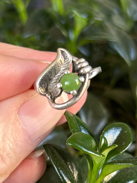 Native American Jewelry - Vintage Native American Sterling Silver Leaf Ring With Genuine Jade